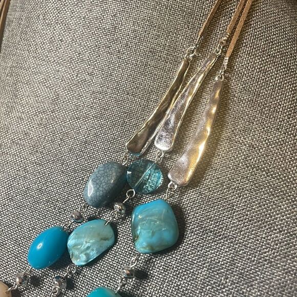 🌈 NWT Blue Rock Necklace - Picture 2 of 4